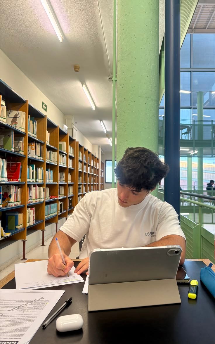 University of Amsterdam campus Amsterdam Netherlands — Amsterdam Merit Scholarship AMS for international students